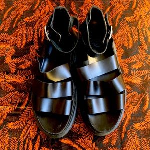 Dr. Marten’s Clarissa Sandals- Size 9
